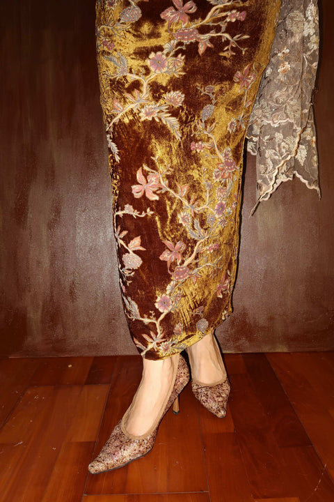 Naya Kebaya in Golden Date