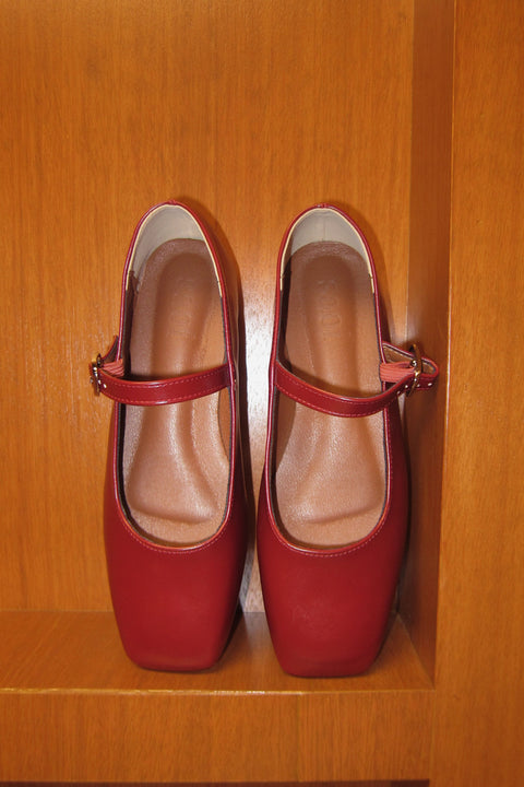 Loulou Flats in Burgundy