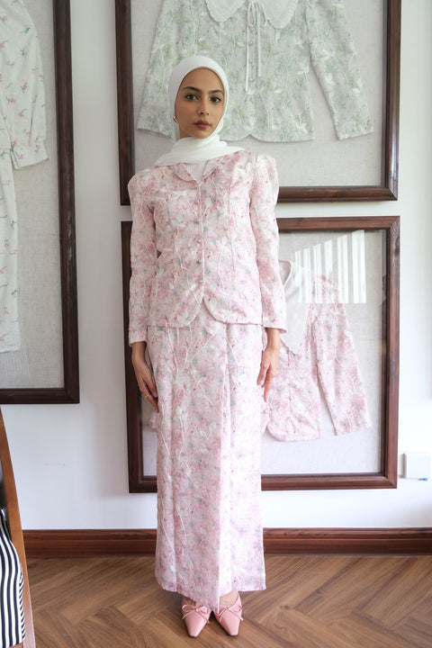 Kebaya Pendek in Tijani Pink