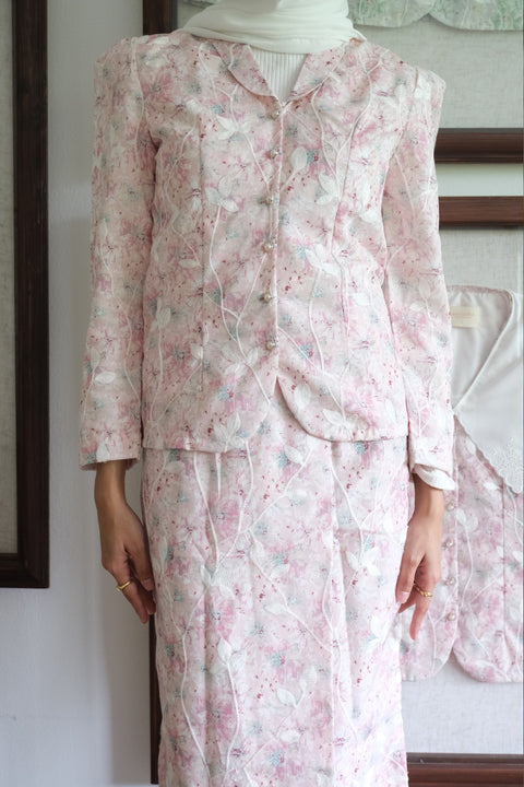 Kebaya Pendek in Tijani Pink