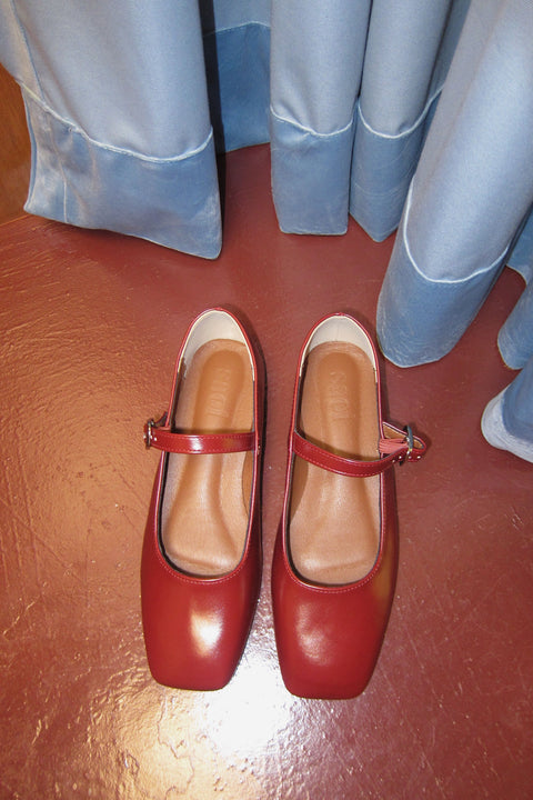 Loulou Flats in Burgundy