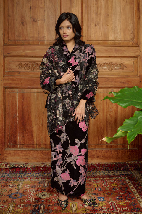 Naya Kebaya in Opera Black