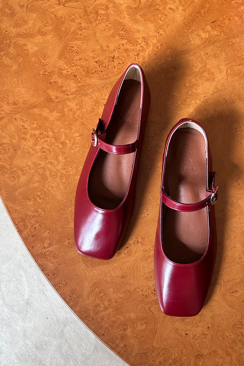 Loulou Flats in Burgundy