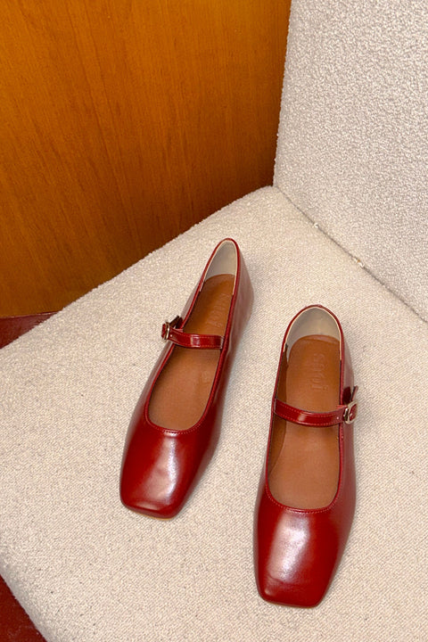 Loulou Flats in Burgundy