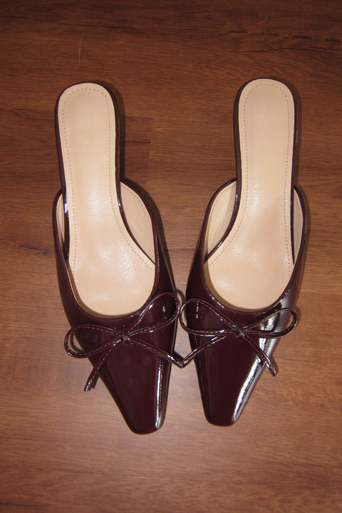 Lola Kitten Heels in Mahogany