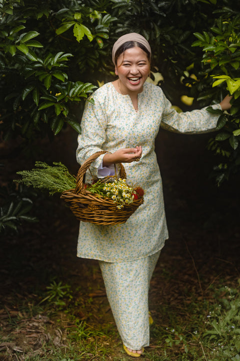 Embroidered Kurung Klasik in Matahari Pagi Yellow