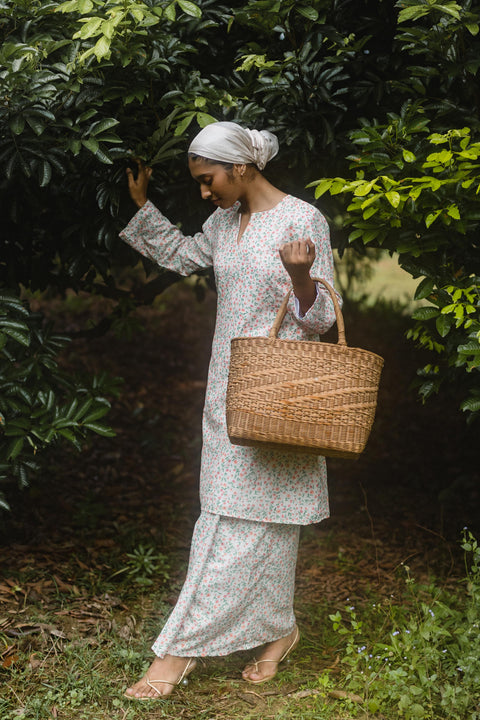 Embroidered Kurung Klasik in Seperti Senja Orange