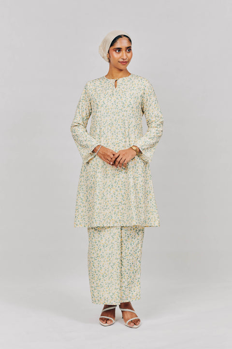 Embroidered Kurung Klasik in Matahari Pagi Yellow