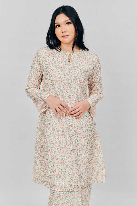 Embroidered Kurung Klasik in Seperti Senja Orange