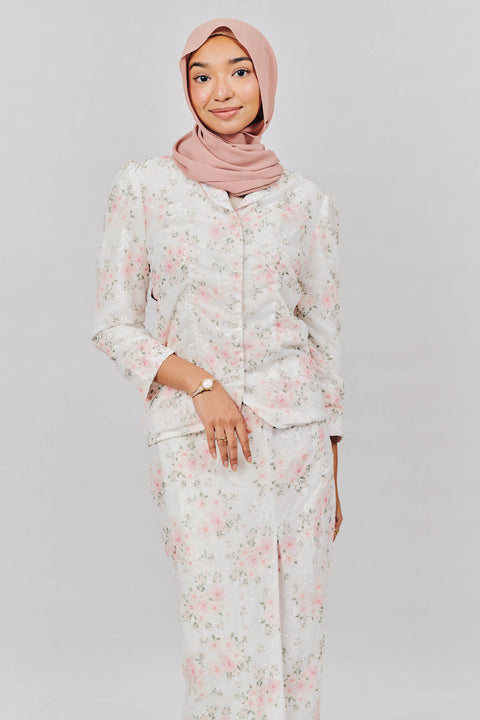 Kebaya Pendek in Seroja Pink