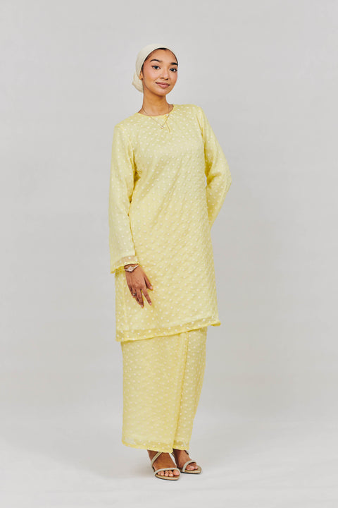 Kurung Klasik in Sinaran Mentari Yellow